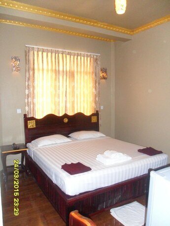 Imagen de la habitación del Hotel Glory. Foto 14