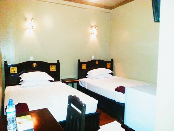 Imagen de la habitación del Hotel Glory. Foto 15