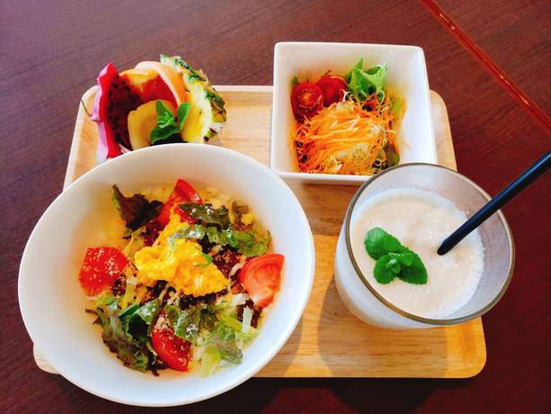 Imagen del bar/restaurante del Hotel Glory Island Okinawa Yabusachi Resort. Foto 3