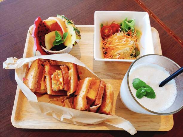 Imagen del bar/restaurante del Hotel Glory Island Okinawa Yabusachi Resort. Foto 4