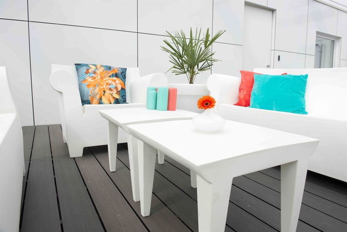 Imagen de los exteriores del Hotel Glow. Foto 11