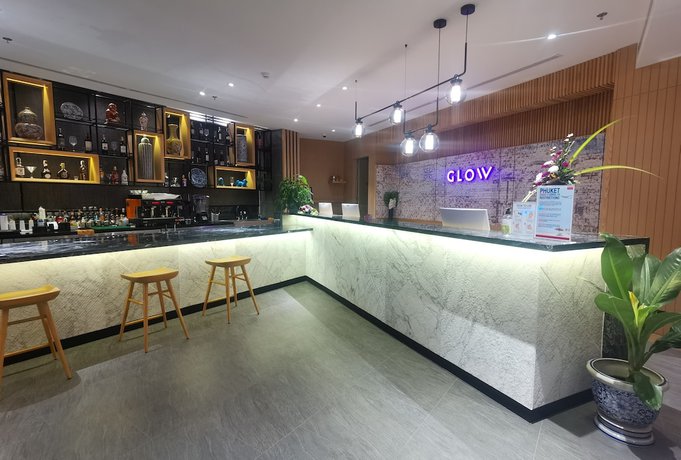 Imagen del bar/restaurante del Hotel Glow Mira Karon Beach. Foto 2