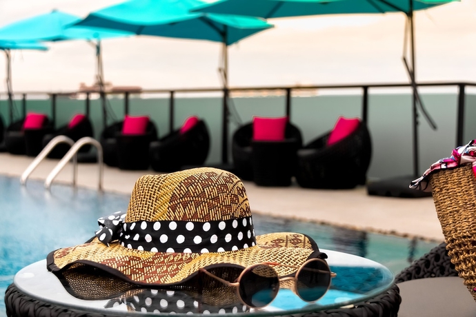 Imagen de la piscina del Hotel Glow Pattaya. Foto 19