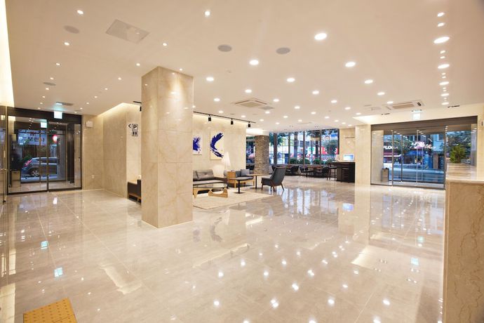 Imagen de los interiores del Hotel Gnb. Foto 17