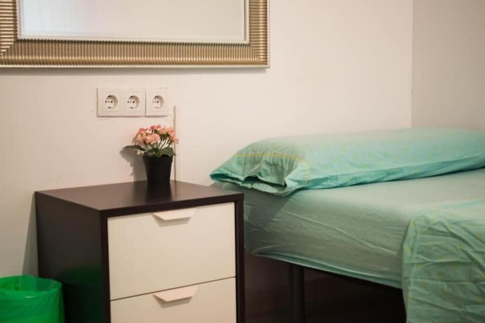 Imagen de la habitación del Hotel Go Bcn Hostal Ideal Badal - Hostel. Foto 20