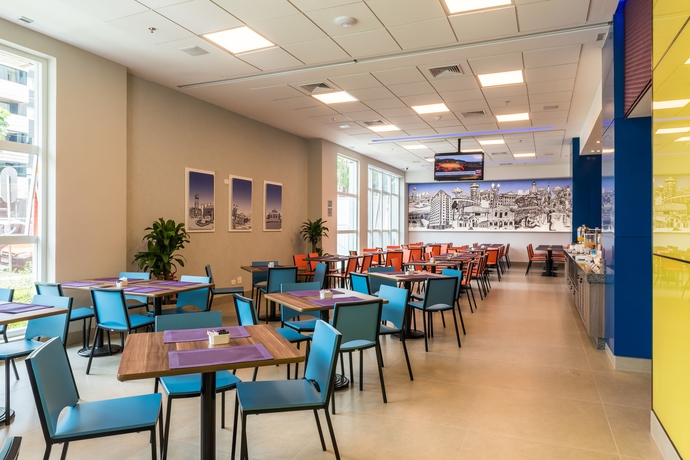 Imagen del bar/restaurante del Hotel Go Inn Curitiba. Foto 3