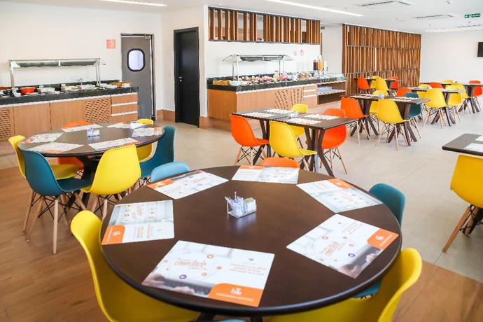 Imagen del bar/restaurante del Hotel Go Inn Serra. Foto 4