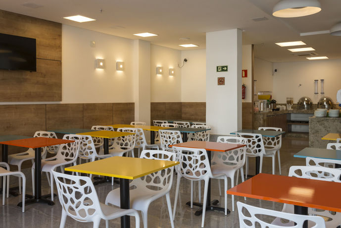 Imagen del bar/restaurante del Hotel Go Inn Vitoria. Foto 9