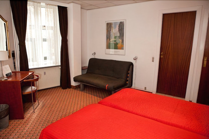 Imagen de la habitación del Hotel Go Saga. Foto 4