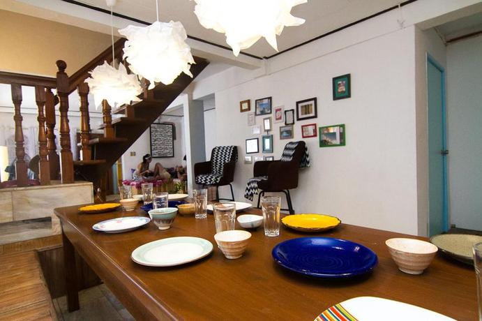 Imagen del bar/restaurante del Hotel Go Surfari House. Foto 3