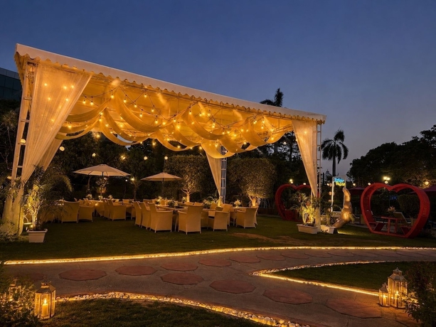 Imagen del bar/restaurante del Hotel Goa Country Club By Pearl Near Udyog vihar Yashobhoomi. Foto 4