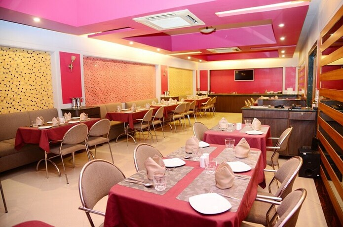 Imagen del bar/restaurante del Hotel Goa Woodlands. Foto 16