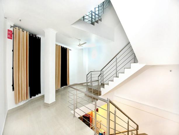 Imagen de los interiores del Hotel God Gift. Foto 20