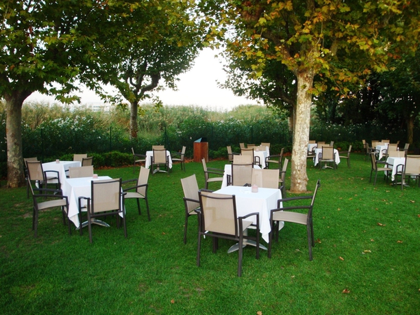 Imagen de los exteriores del Hotel Goélia Mandelieu Riviera Resort. Foto 5