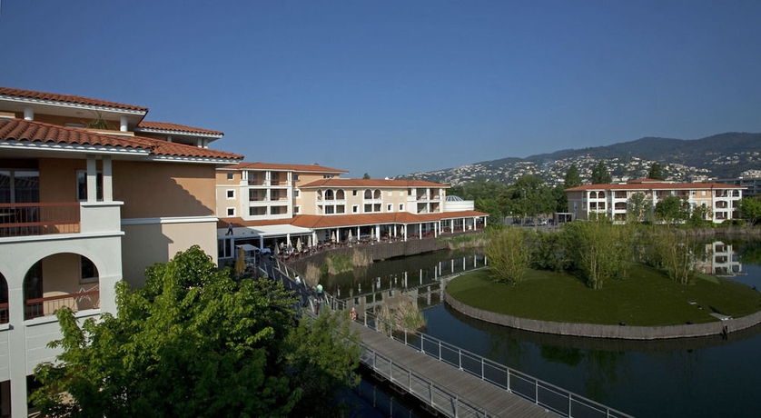 Imagen de los exteriores del Hotel Goélia Mandelieu Riviera Resort. Foto 8