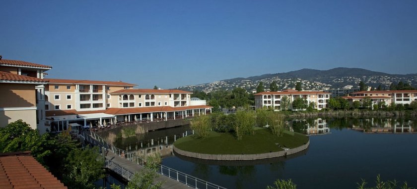 Imagen de los exteriores del Hotel Goélia Mandelieu Riviera Resort. Foto 10