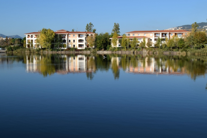 Imagen de los exteriores del Hotel Goélia Mandelieu Riviera Resort. Foto 13