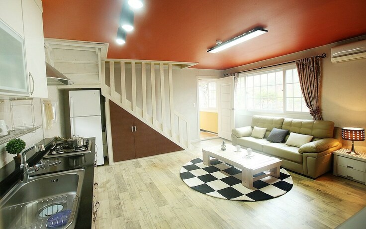 Imagen de la habitación del Hotel Gogh and Sunflower. Foto 2