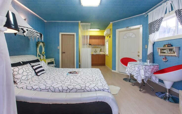 Imagen de la habitación del Hotel Gogh and Sunflower. Foto 9