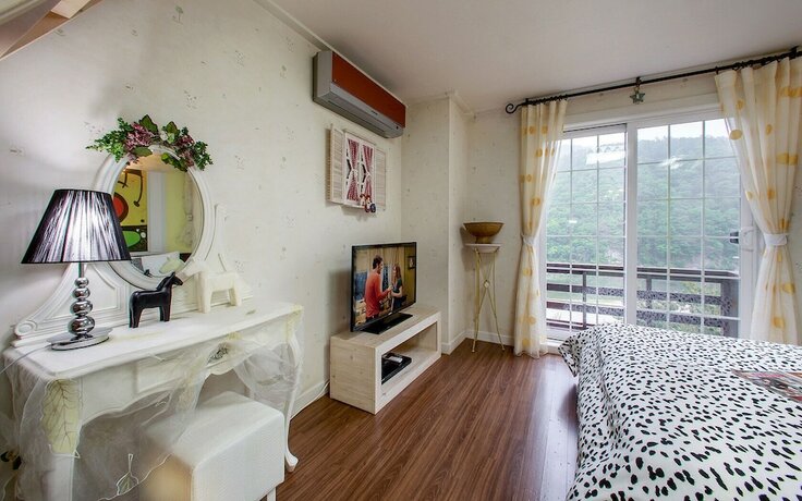 Imagen de la habitación del Hotel Gogh and Sunflower. Foto 10