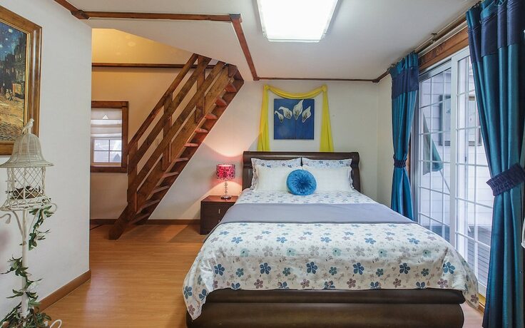 Imagen de la habitación del Hotel Gogh and Sunflower. Foto 11