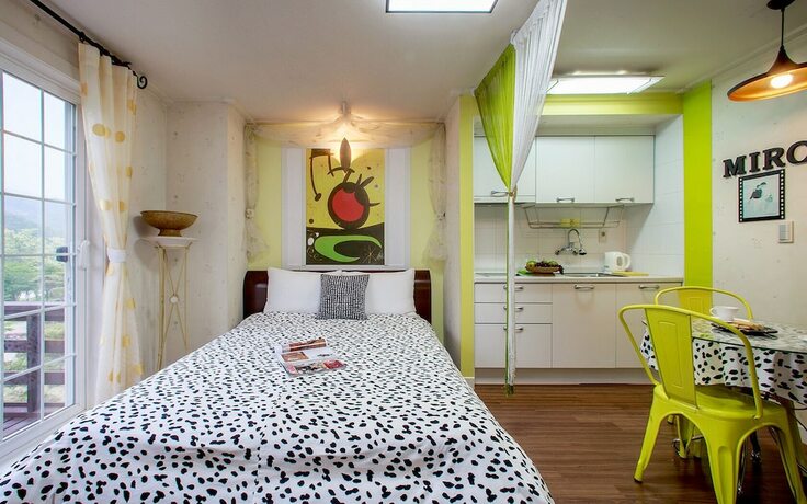 Imagen de la habitación del Hotel Gogh and Sunflower. Foto 15