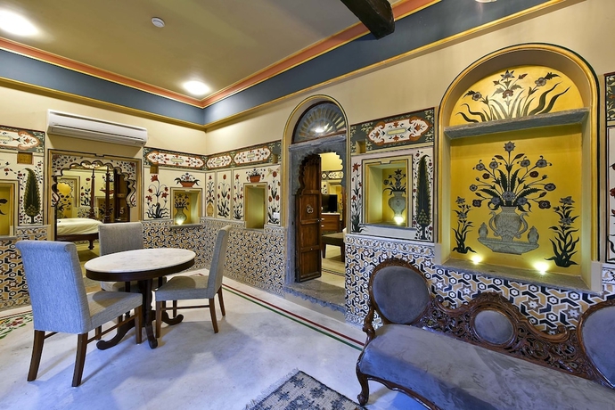 Imagen de la habitación del Hotel Gogunda Palace. Foto 18