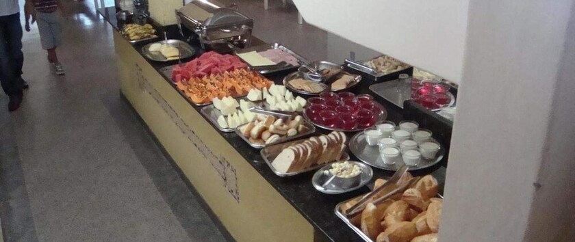 Imagen del bar/restaurante del Hotel Goias. Foto 13