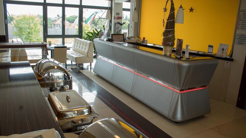 Imagen del bar/restaurante del Hotel Gokart. Foto 3