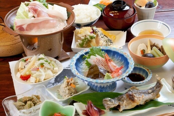 Imagen del bar/restaurante del Hotel Gokasanso. Foto 32