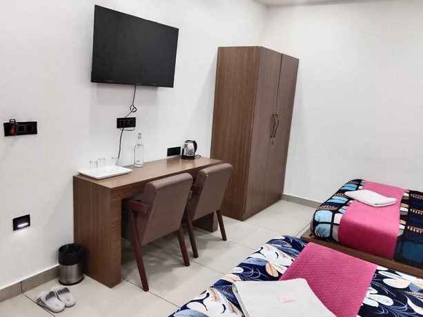 Imagen de la habitación del Hotel Gokul Dham Haridwar. Foto 10