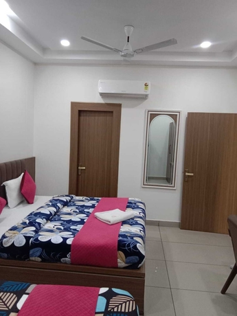 Imagen de la habitación del Hotel Gokul Dham Haridwar. Foto 11