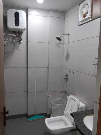 Imagen de la habitación del Hotel Gokul Dham Haridwar. Foto 13