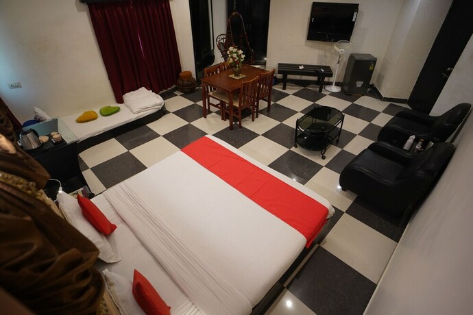 Imagen de la habitación del Hotel Gokul, Gandhidham. Foto 20
