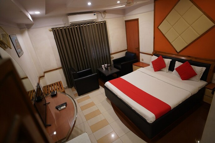 Imagen de la habitación del Hotel Gokul, Gandhidham. Foto 22