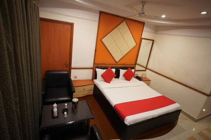 Imagen de la habitación del Hotel Gokul, Gandhidham. Foto 25