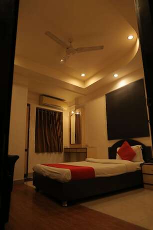 Imagen de la habitación del Hotel Gokul, Gandhidham. Foto 28