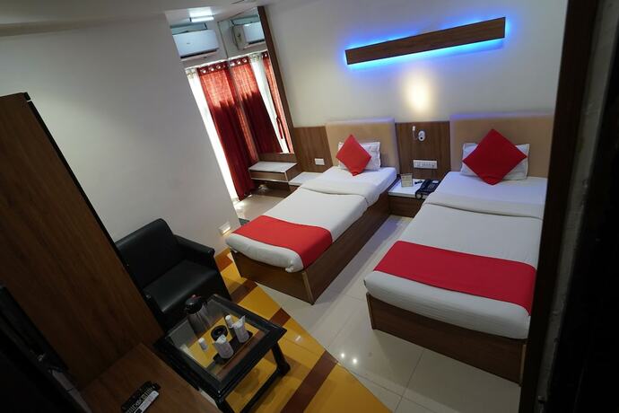 Imagen de la habitación del Hotel Gokul, Gandhidham. Foto 29