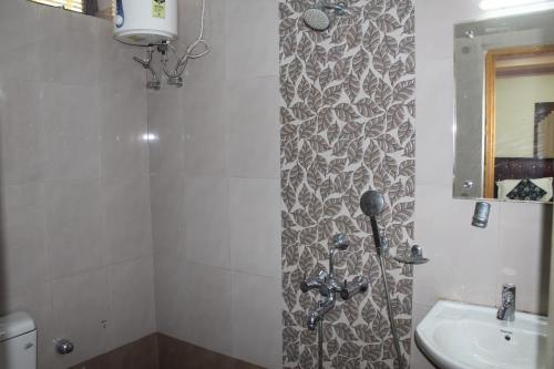 Imagen general del Hotel Gokul Plaza. Foto 7