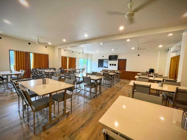 Imagen del bar/restaurante del Hotel Gokul Resort. Foto 4