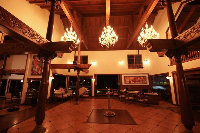 Imagen del bar/restaurante del Hotel Gokulam Grand Resort And Spa. Foto 2