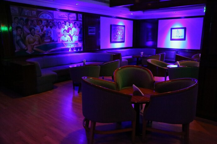 Imagen del bar/restaurante del Hotel Gokulam Park. Foto 20