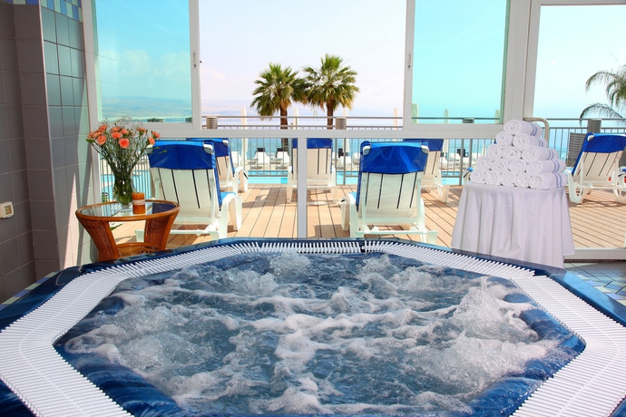 Imagen de la piscina del Hotel Golan Tiberias. Foto 11