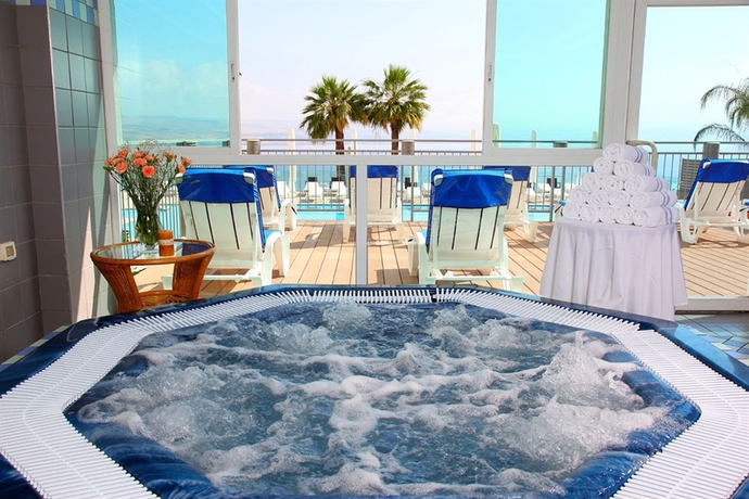 Imagen de la piscina del Hotel Golan Tiberias. Foto 12