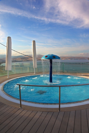 Imagen de la piscina del Hotel Golan Tiberias. Foto 13