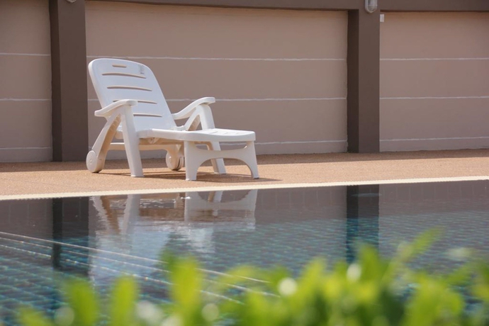 Imagen de la piscina del Hotel Gold Airport Suites. Foto 17