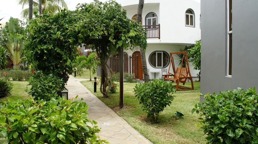Imagen de los exteriores del Hotel Gold Beach Resort, FLIC EN FLAC. Foto 8