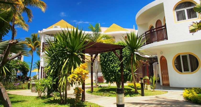 Imagen de los exteriores del Hotel Gold Beach Resort, FLIC EN FLAC. Foto 9
