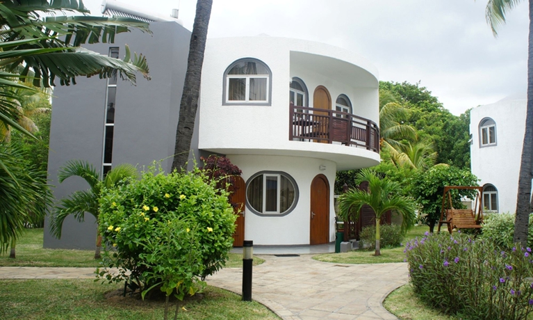 Imagen de los exteriores del Hotel Gold Beach Resort, FLIC EN FLAC. Foto 10