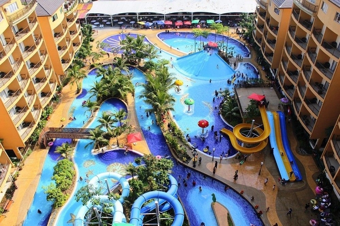 Imagen de la piscina del Hotel Gold Coast Morib International Resort. Foto 14